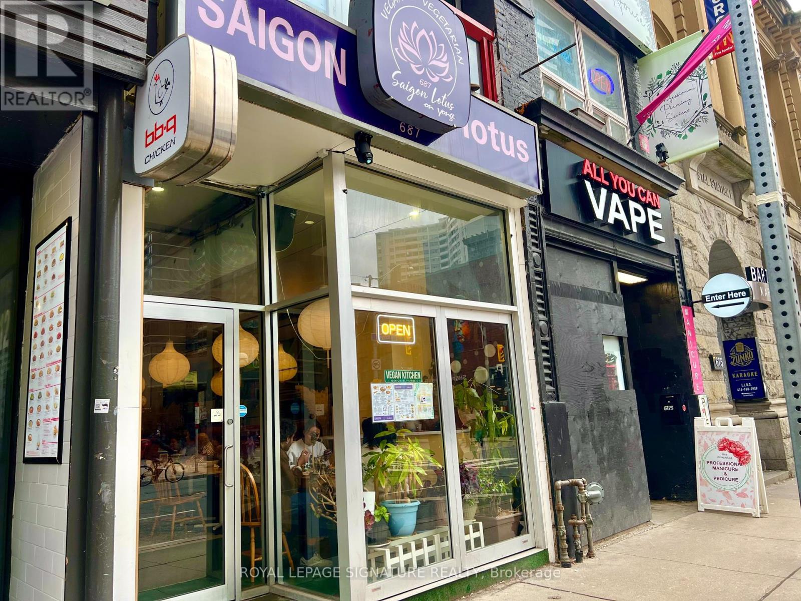 Property at 687 YONGE STREET image 1