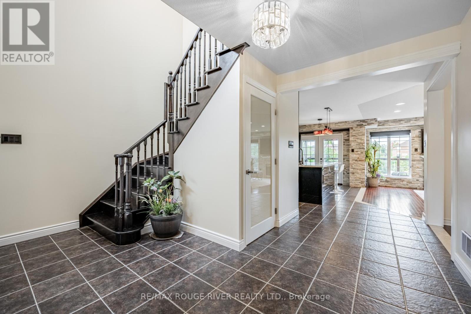 26 Porchlight Road, Brampton, Ontario  L6X 4S2 - Photo 8 - W12091347