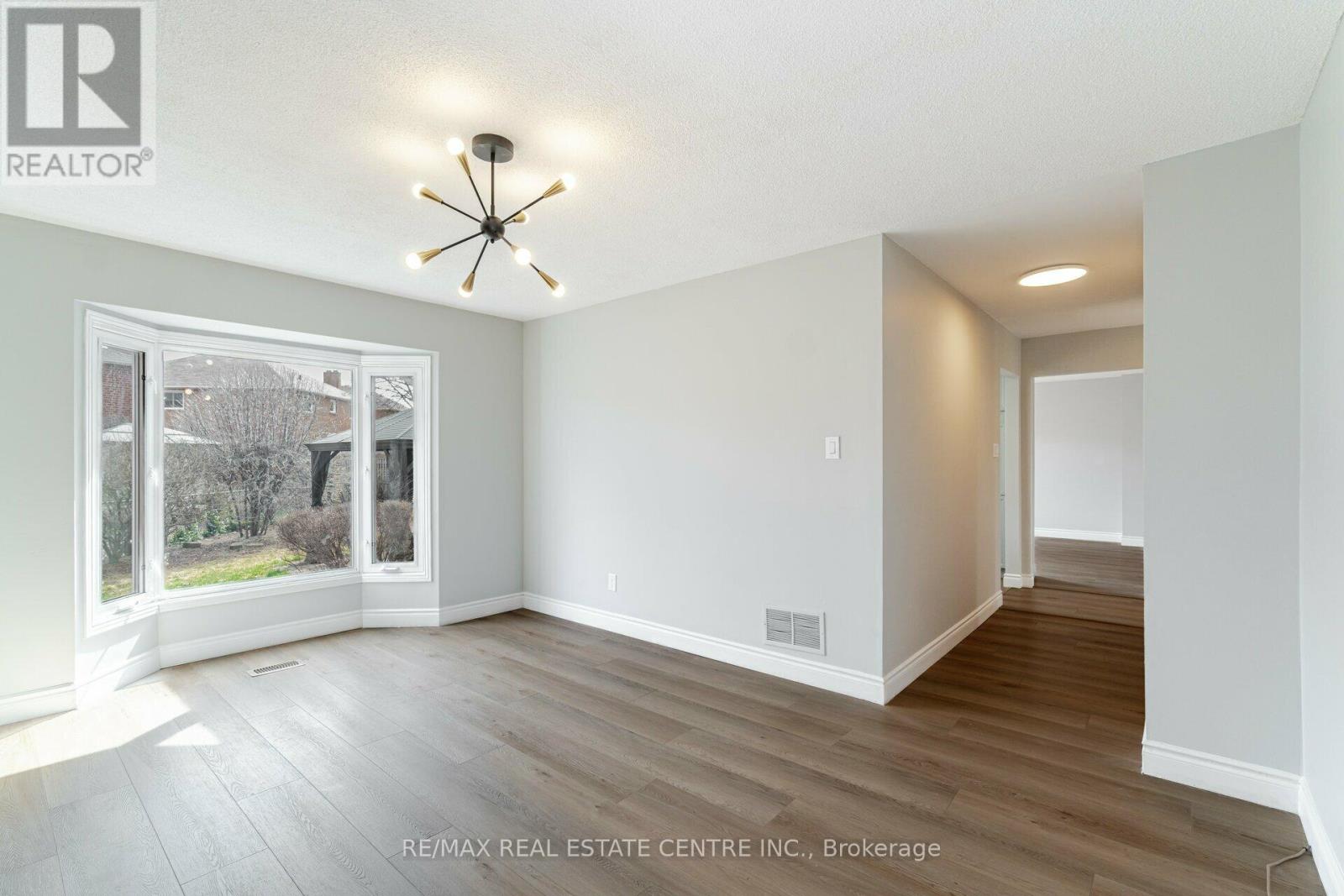 3246 Trelawny Circle, Mississauga, Ontario  L5N 5G6 - Photo 14 - W12091353