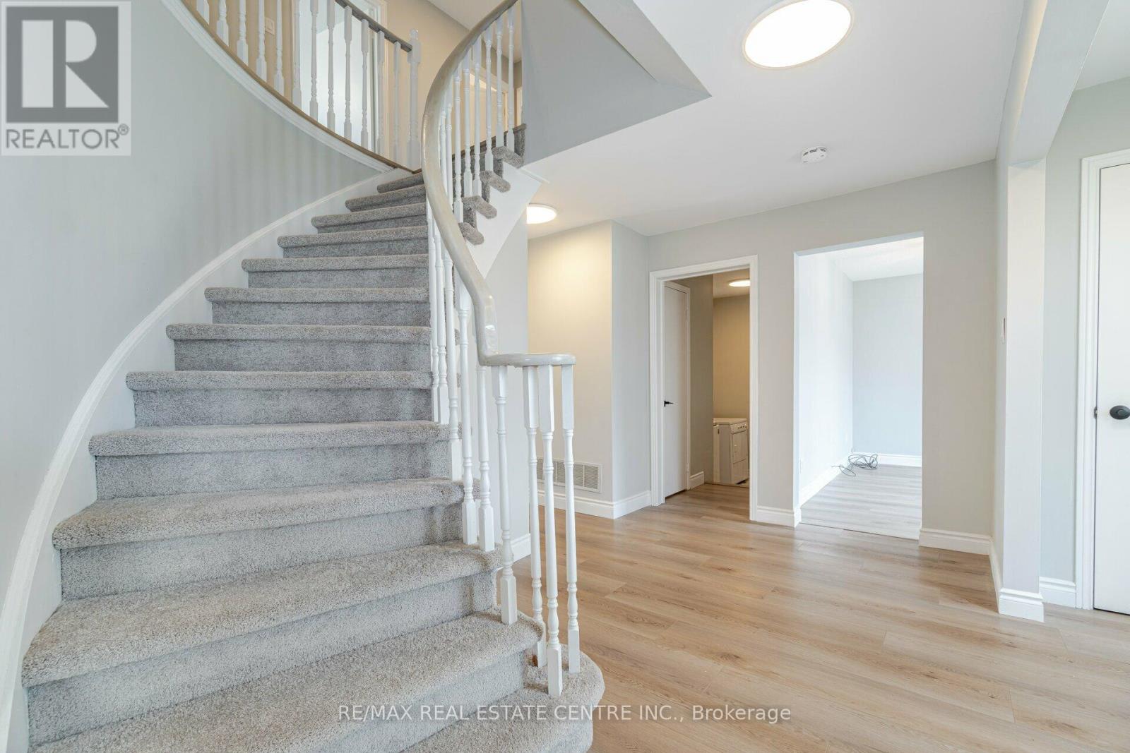 3246 Trelawny Circle, Mississauga, Ontario  L5N 5G6 - Photo 16 - W12091353