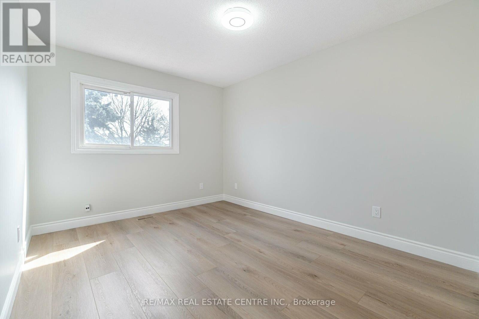 3246 Trelawny Circle, Mississauga, Ontario  L5N 5G6 - Photo 23 - W12091353