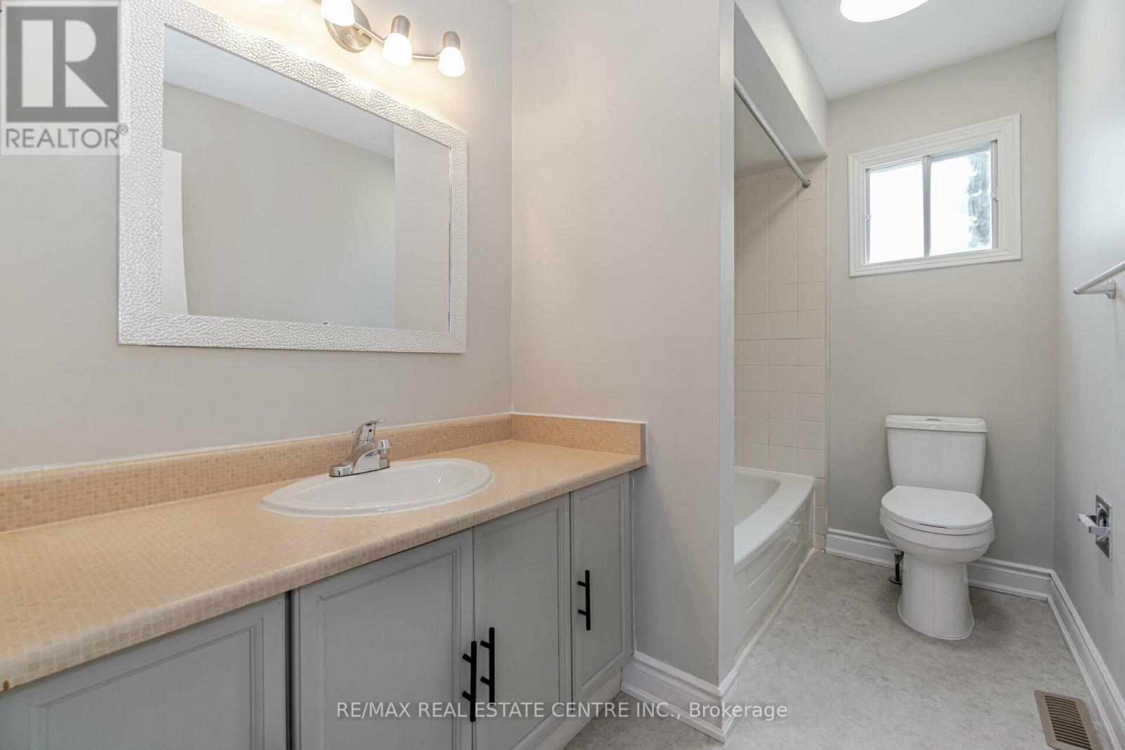 3246 Trelawny Circle, Mississauga, Ontario  L5N 5G6 - Photo 25 - W12091353