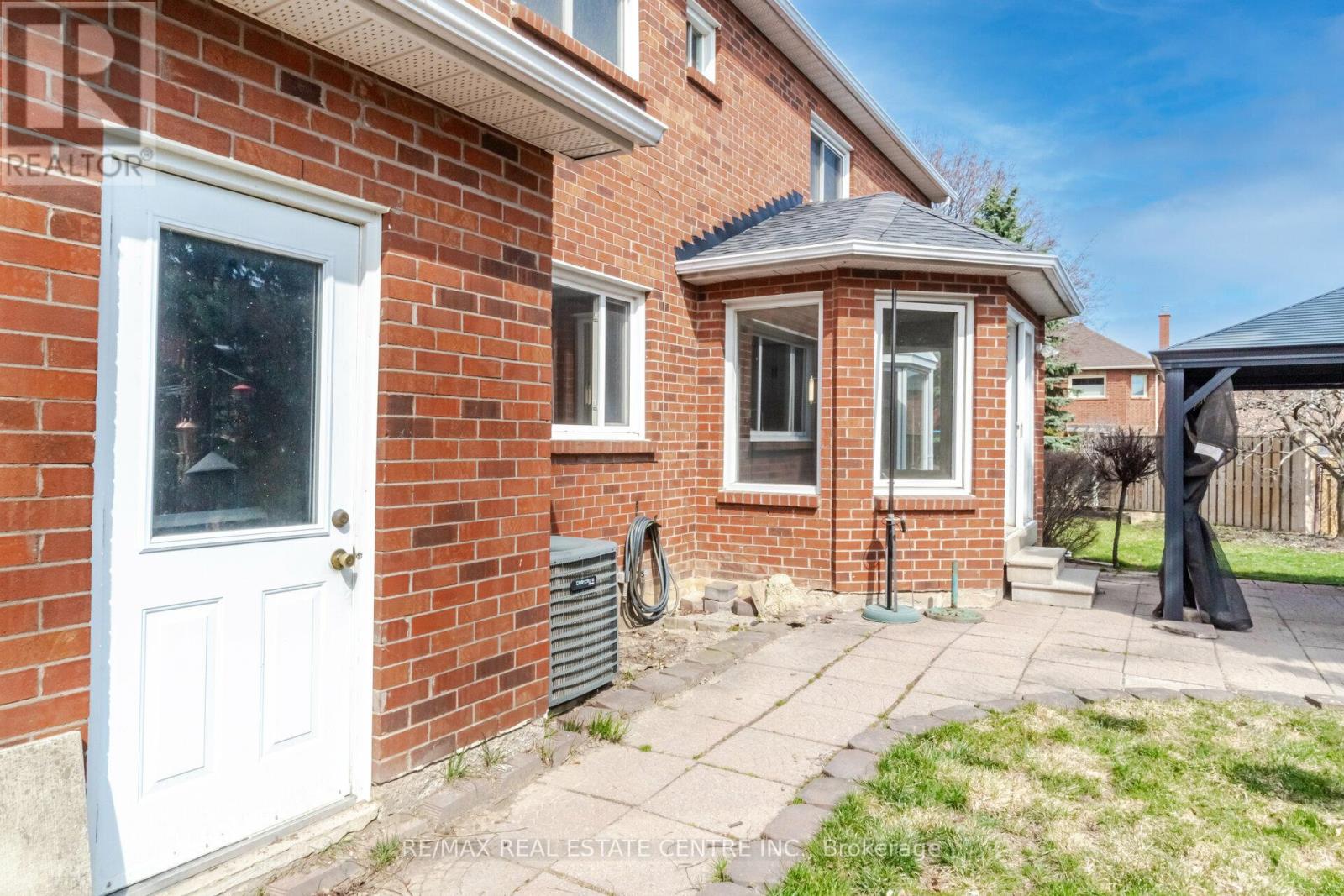 3246 Trelawny Circle, Mississauga, Ontario  L5N 5G6 - Photo 27 - W12091353