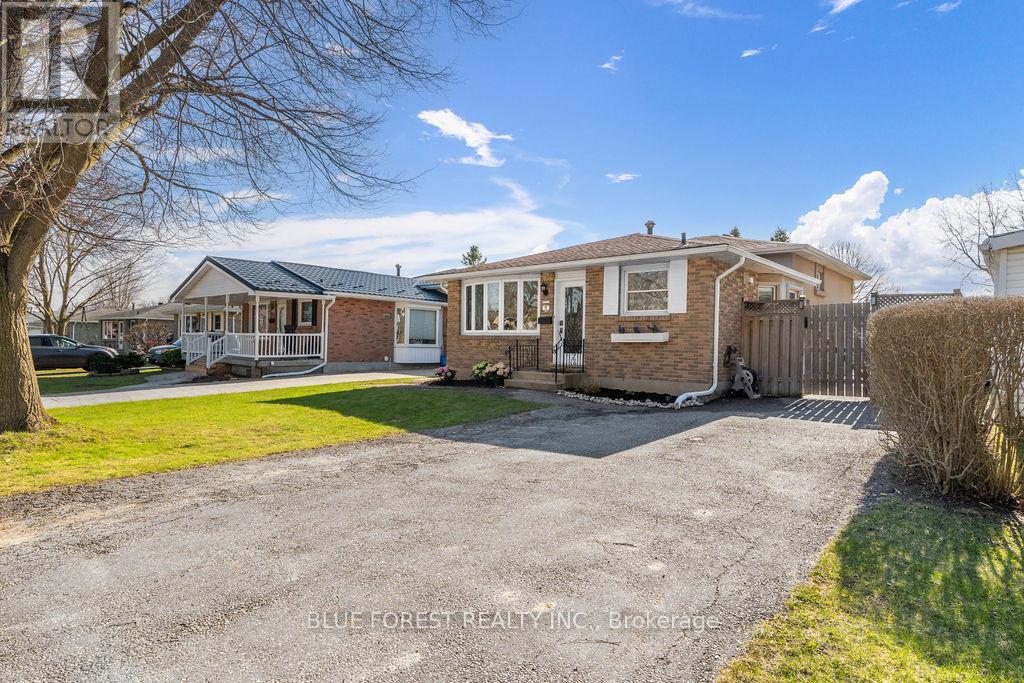 Property at 3 UPCOTT CRESCENT image 1