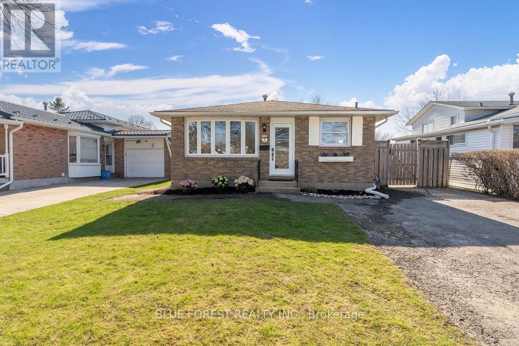 Property at 3 UPCOTT CRESCENT image 2