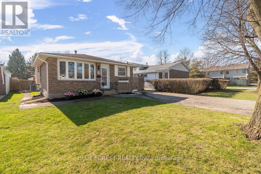 Property at 3 UPCOTT CRESCENT image 3