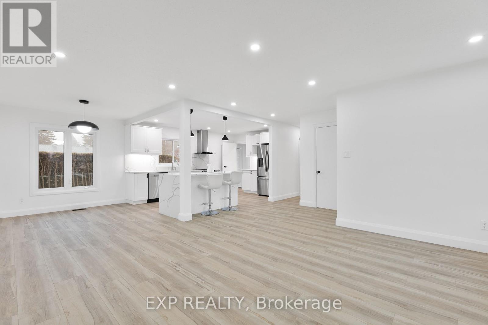 12 Barrhaven Crescent, Ottawa, Ontario  K2J 1E8 - Photo 8 - X12091387