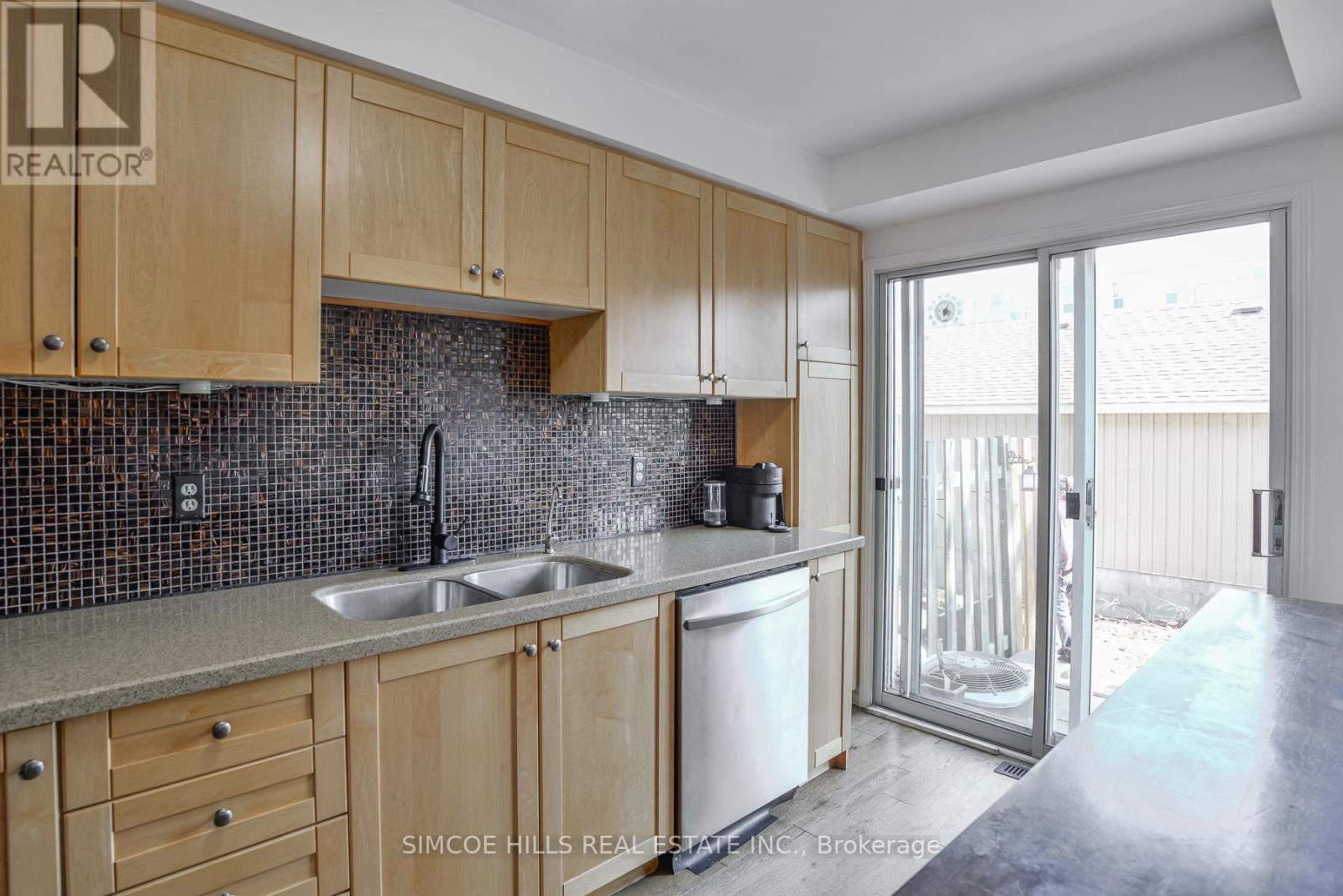 17 - 492 Laclie Street, Orillia, Ontario  L3V 7V2 - Photo 8 - S12091406