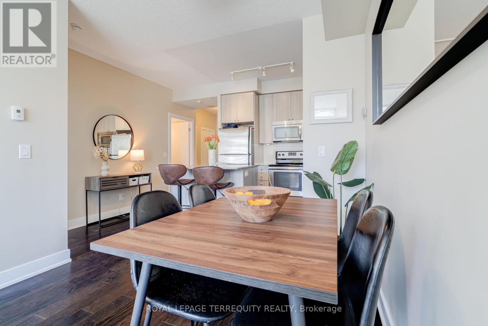 204 - 1638 Bloor Street W, Toronto (High Park North), Ontario  M6P 0A6 - Photo 5 - W12091412