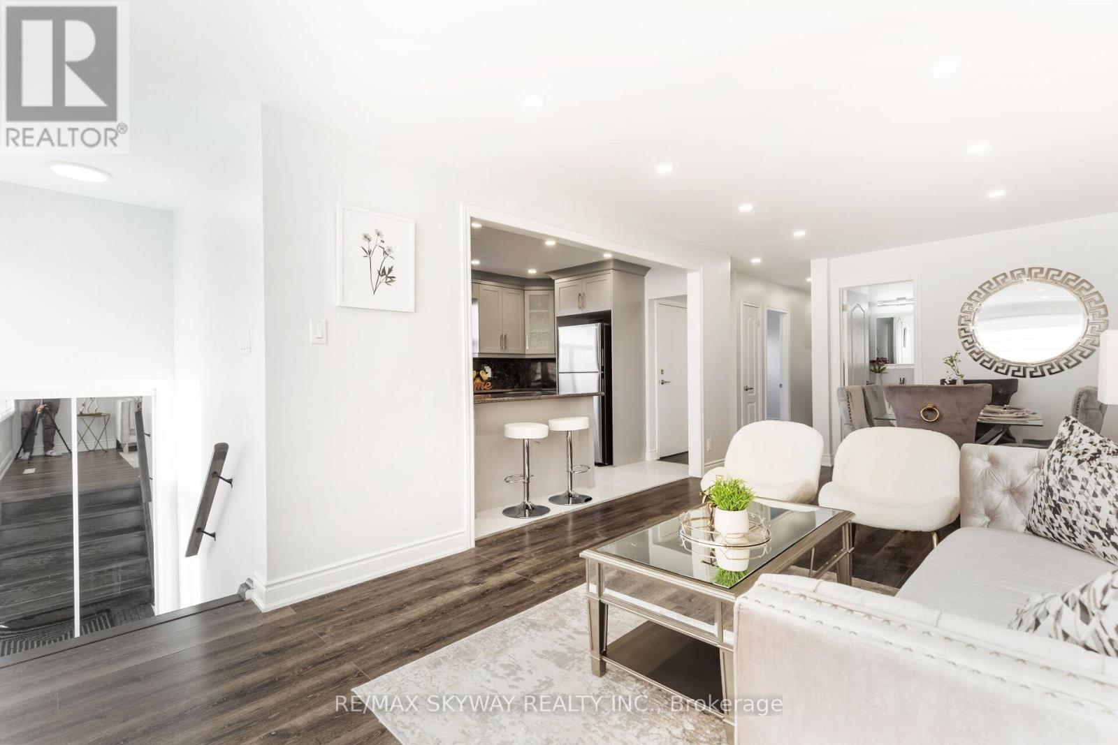 32 Langwith Court, Brampton (Brampton South), Ontario  L6Y 1Z8 - Photo 6 - W12091414