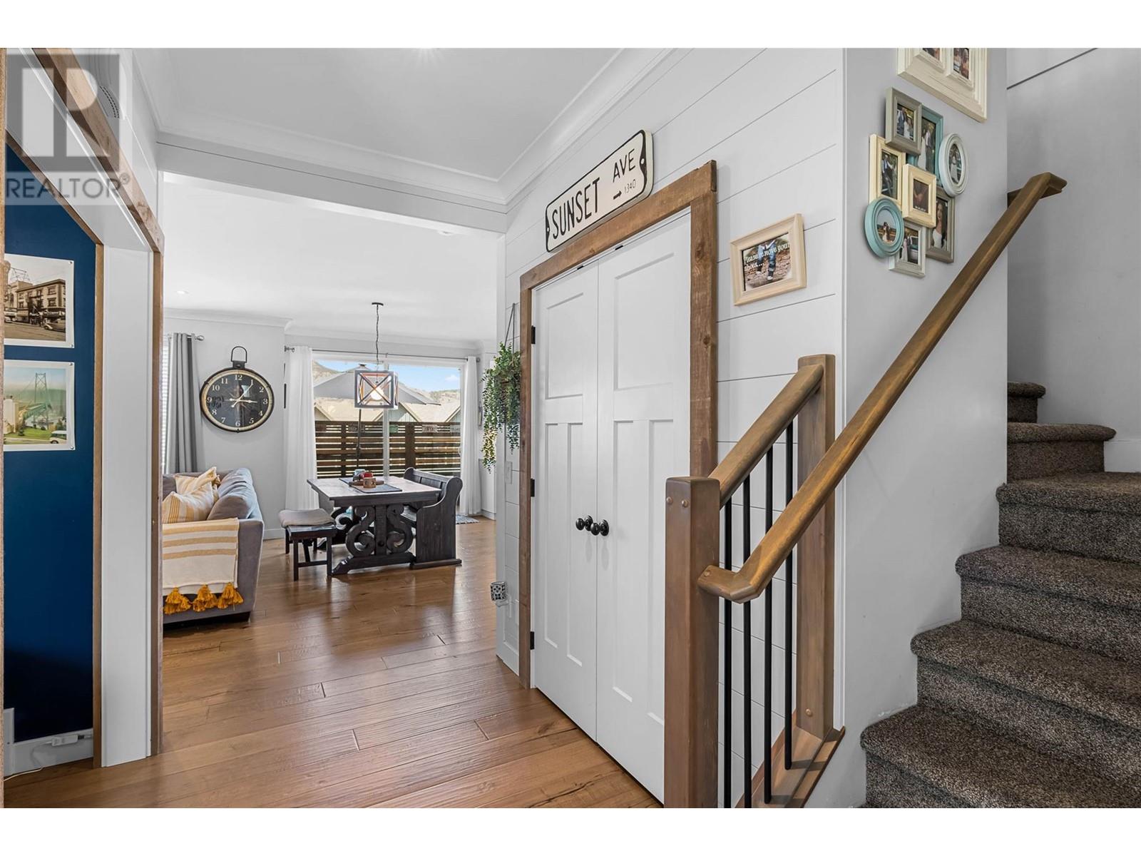 Property at 1559 EMERALD Drive image 3