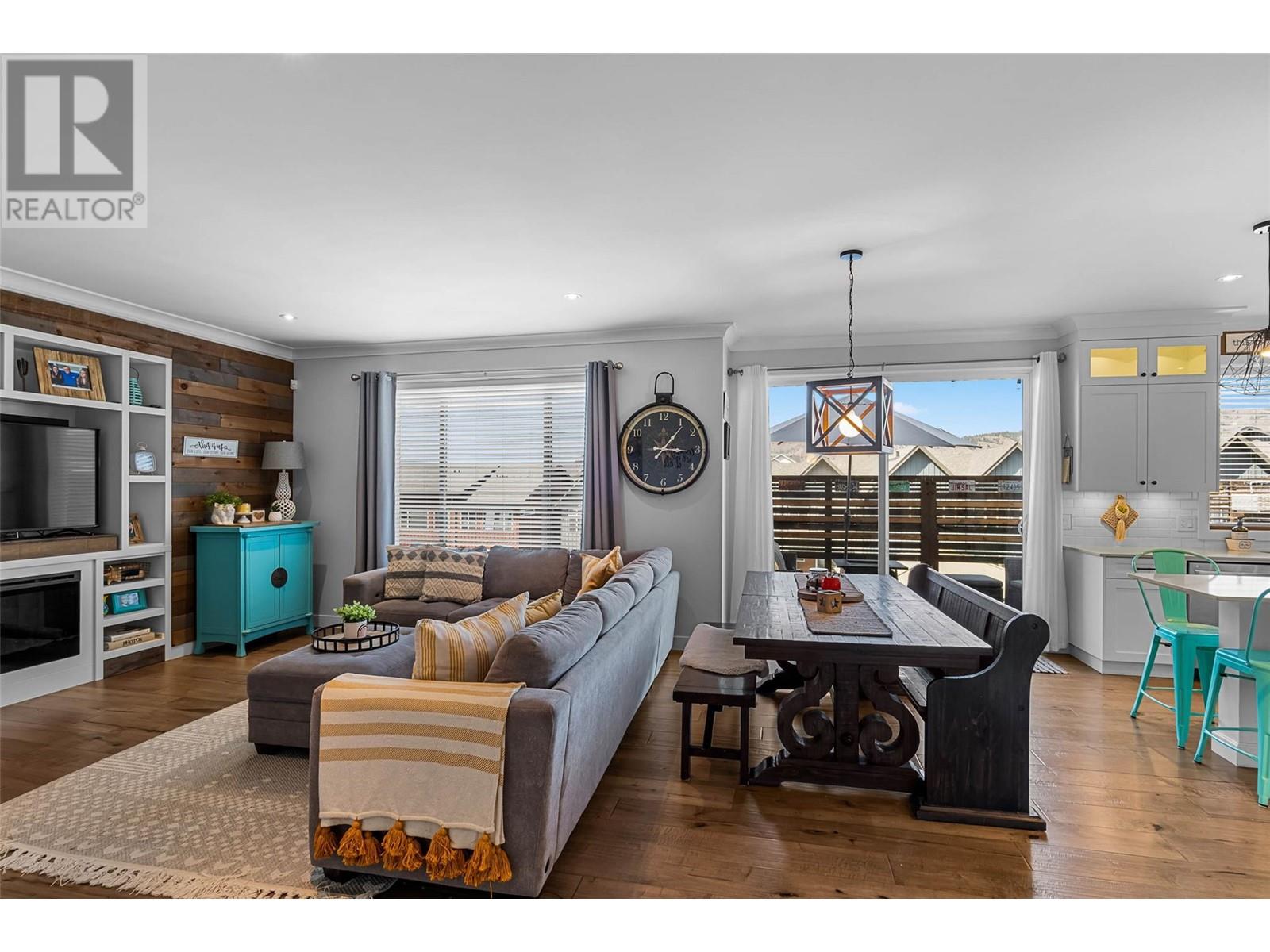 Property at 1559 EMERALD Drive image 4