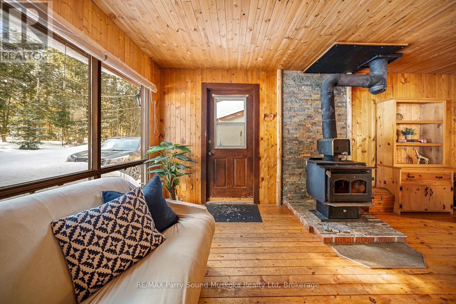 82 Bradley Road, Seguin, Ontario  P2A 2W9 - Photo 8 - X12091439