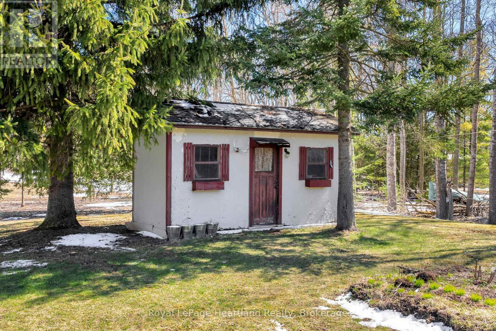 21 Brown Street S, Minto, Ontario  N0G 1M0 - Photo 25 - X12091444