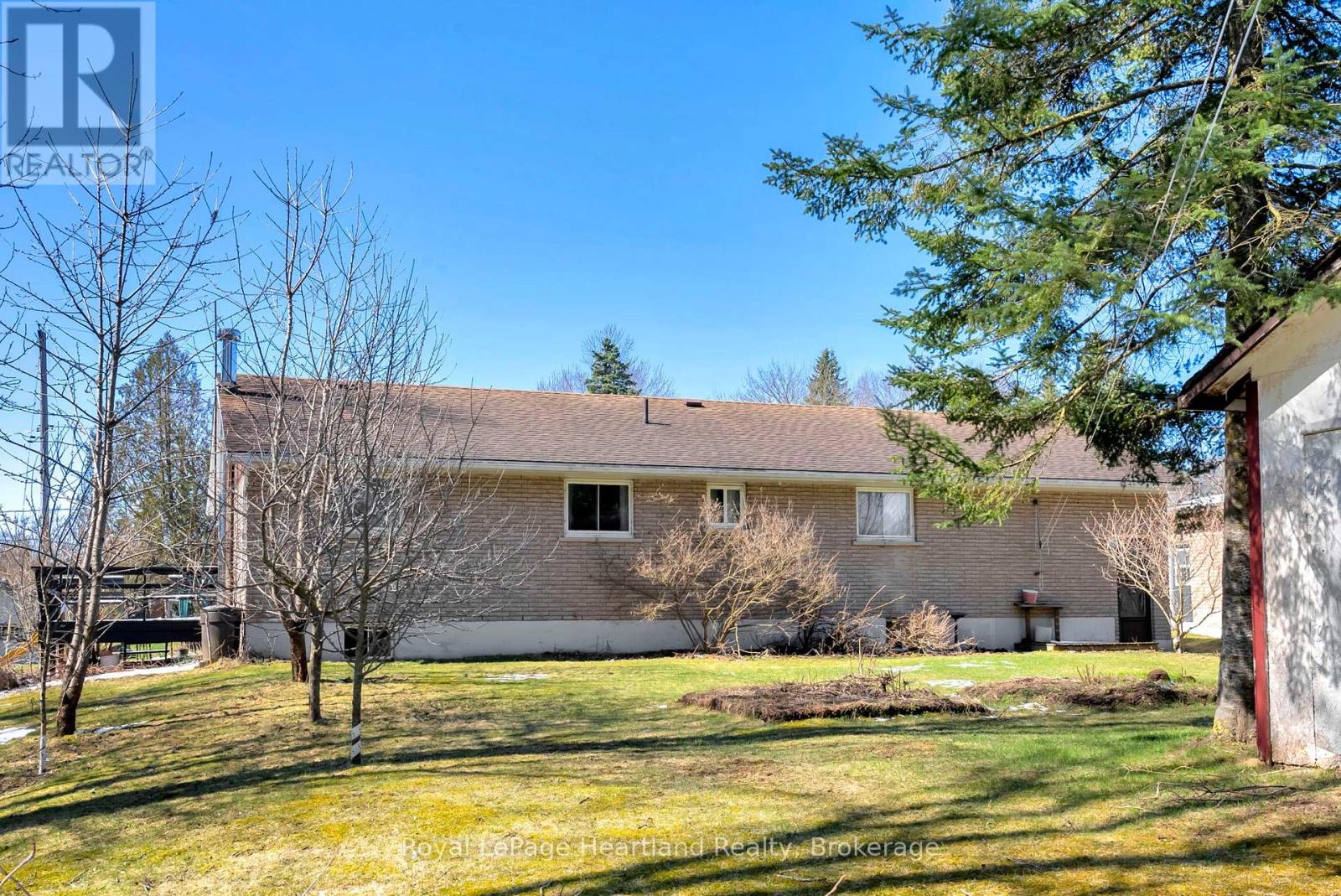 21 Brown Street S, Minto, Ontario  N0G 1M0 - Photo 26 - X12091444
