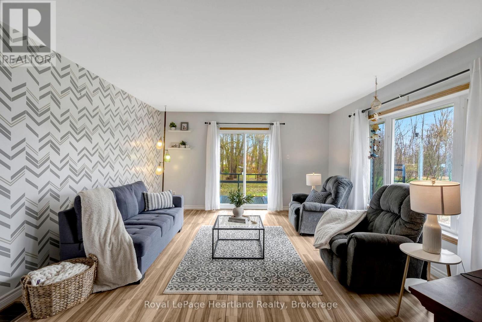 21 Brown Street S, Minto, Ontario  N0G 1M0 - Photo 5 - X12091444