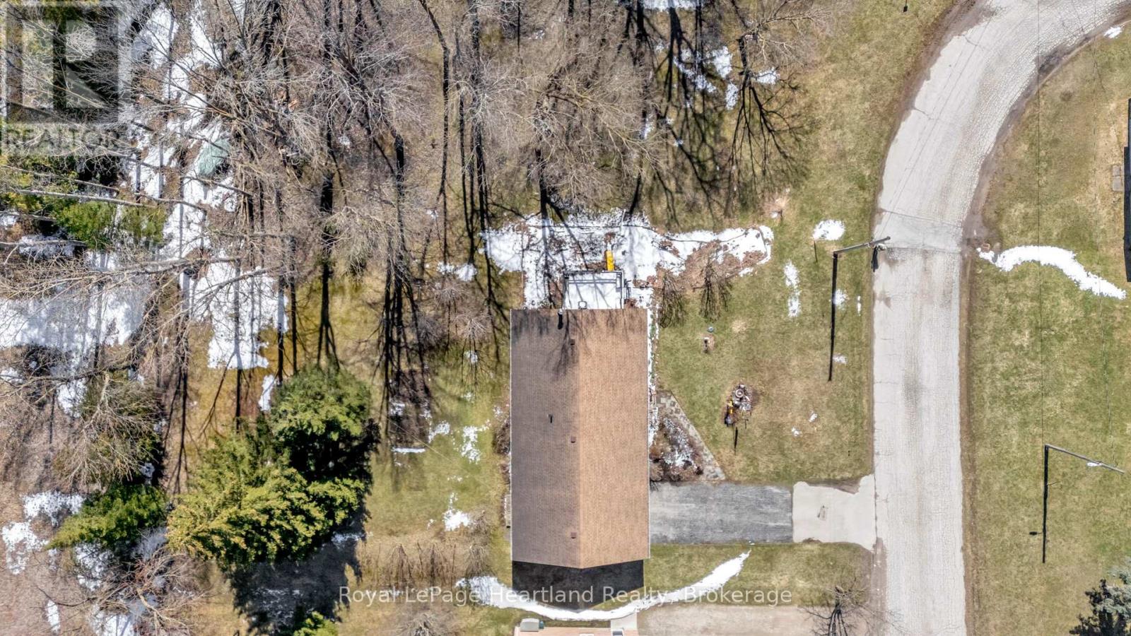 21 Brown Street S, Minto, Ontario  N0G 1M0 - Photo 7 - X12091444