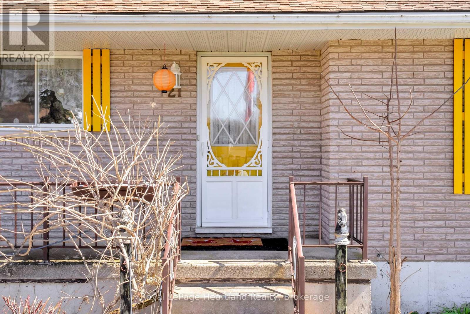 21 Brown Street S, Minto, Ontario  N0G 1M0 - Photo 9 - X12091444