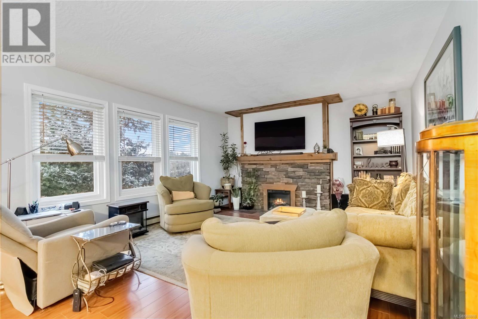 Property at 785 Cecil Blogg Dr image 4
