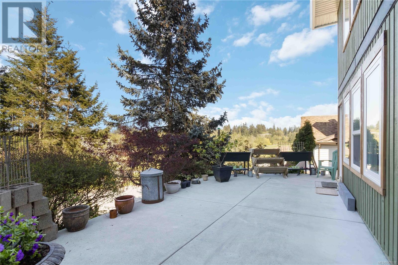 Property at 785 Cecil Blogg Dr image 3