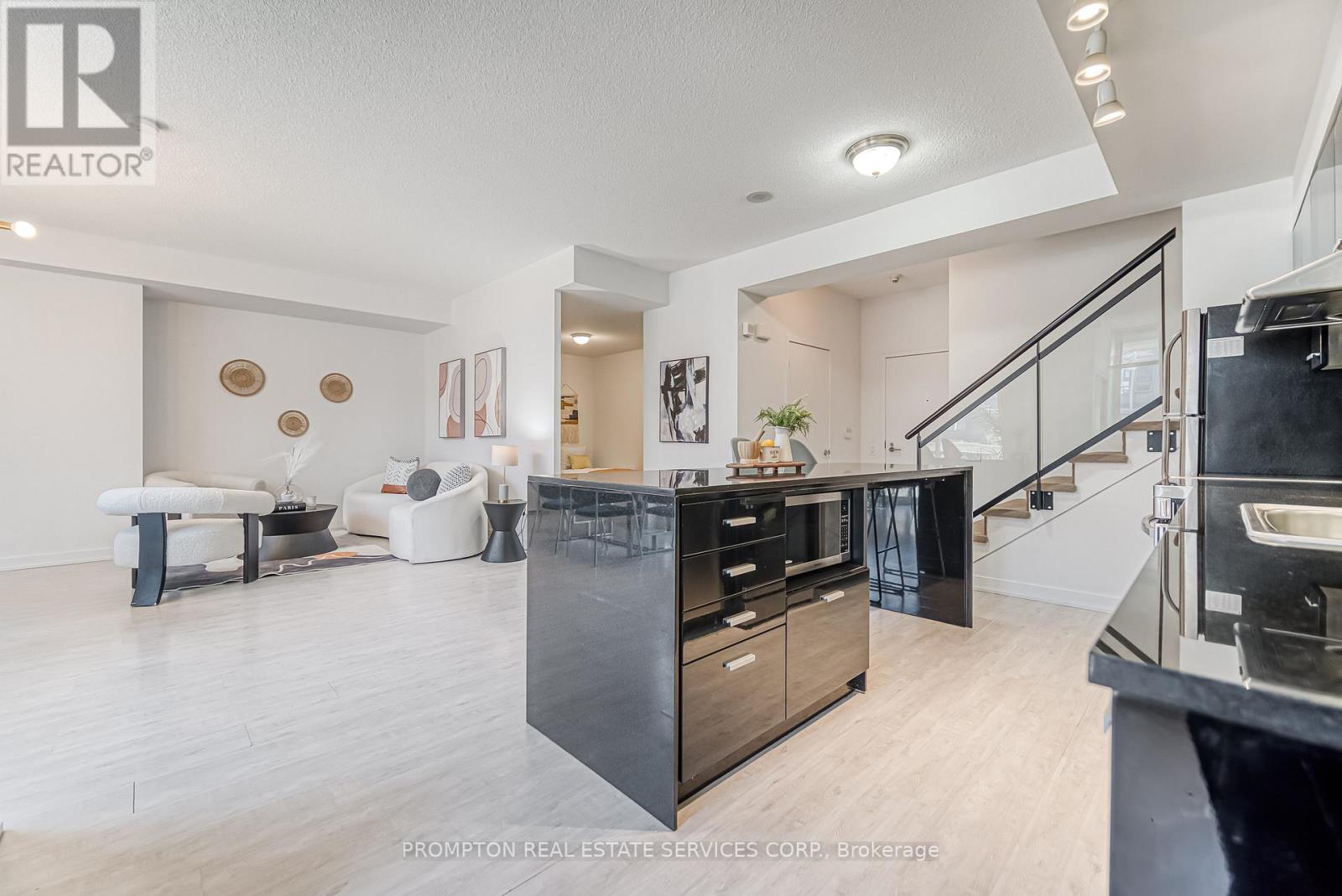 Th06 - 19 Singer Court, Toronto, Ontario  M2K 0B2 - Photo 17 - C12091447