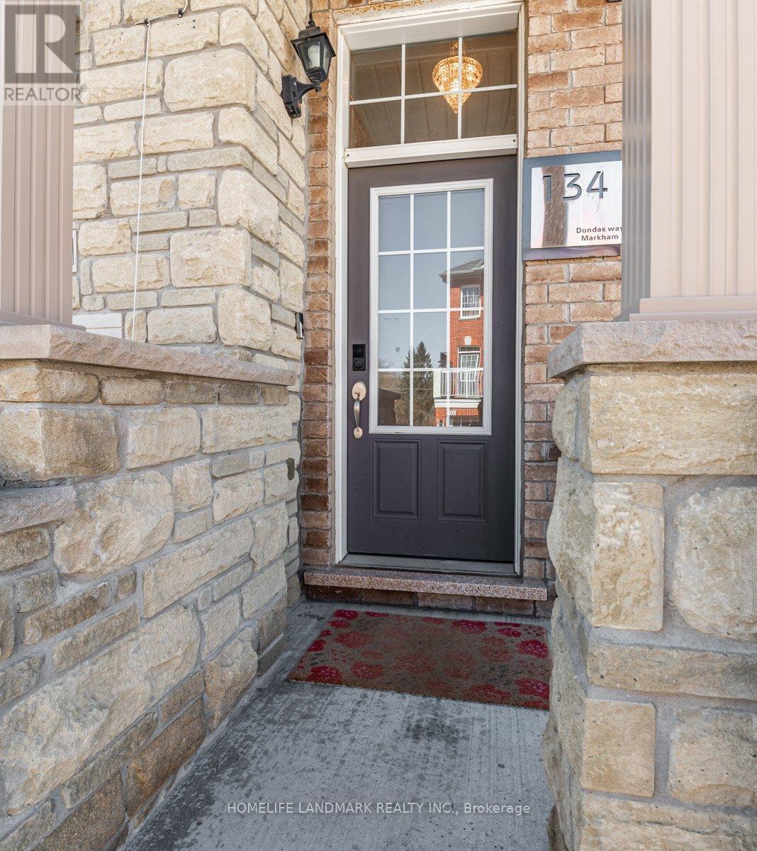 Property at 134 DUNDAS WAY image 3