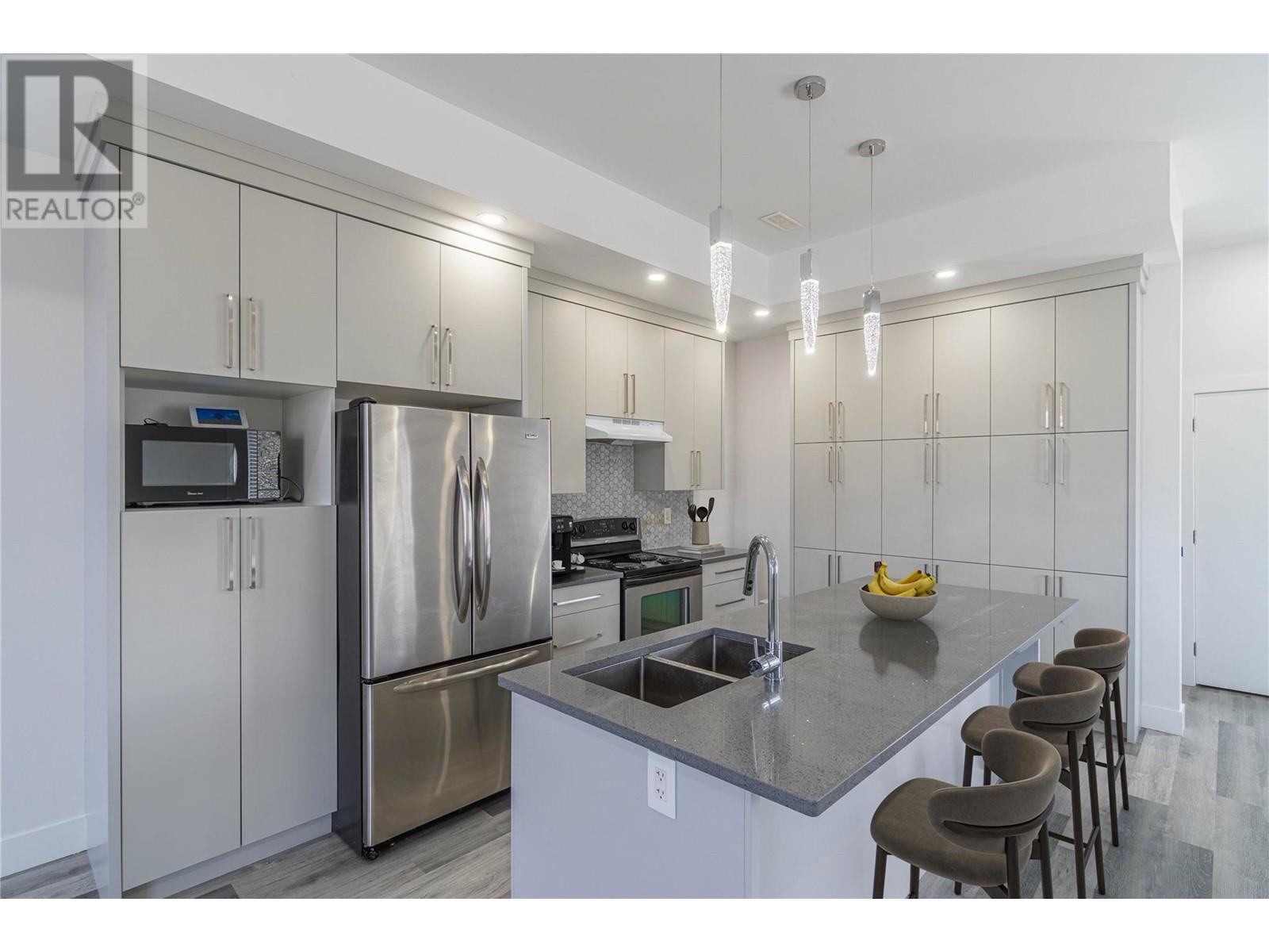 Property at 156 WILLIAMS Street image 3