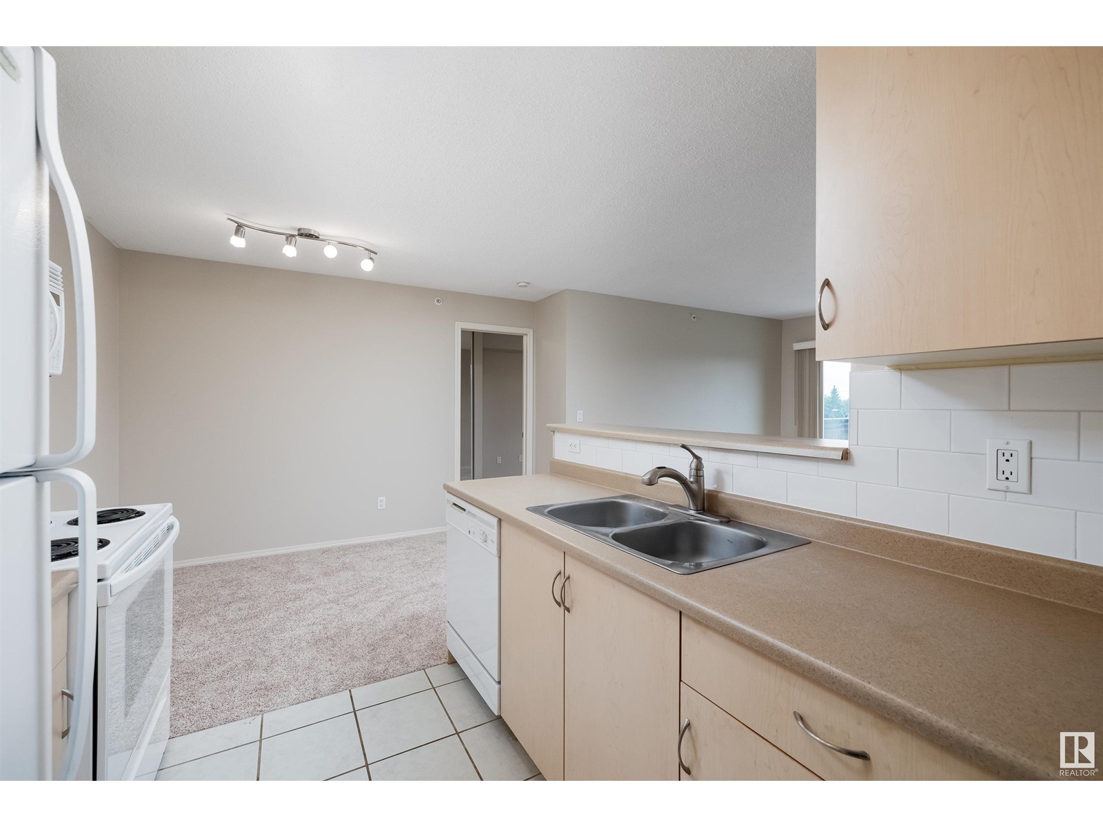 Property at #414 17003 67 AV NW image 1
