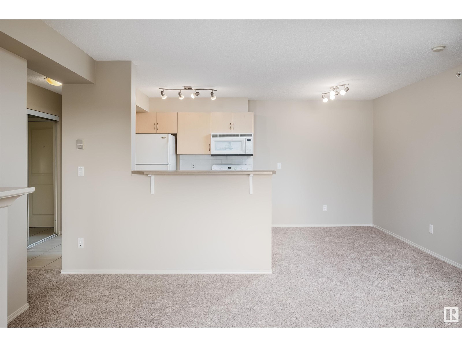 Property at #414 17003 67 AV NW image 3