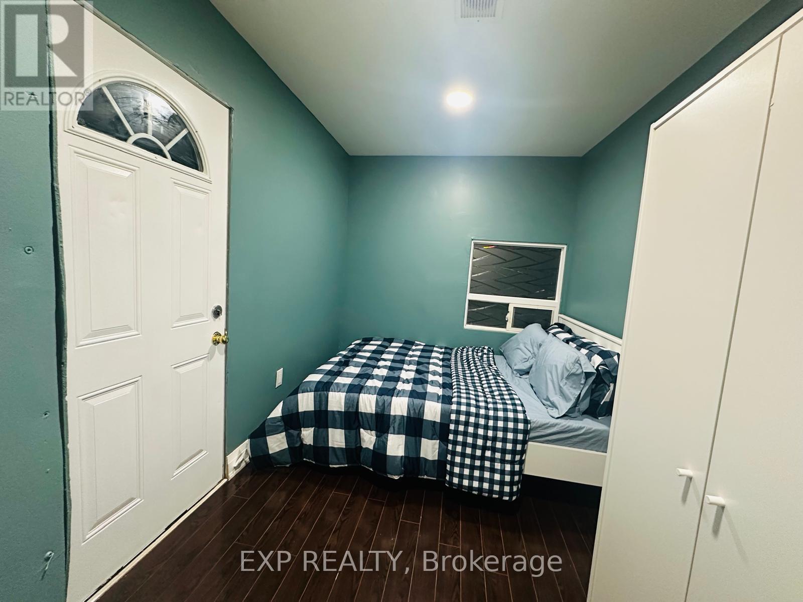69 Norman Street, Hamilton, Ontario  L8H 4J4 - Photo 12 - X12091424