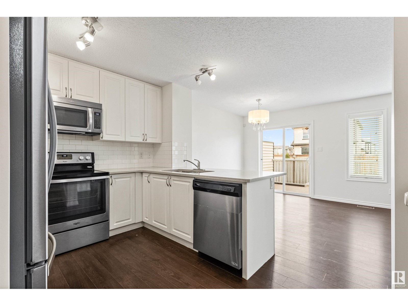 Property at 1712 52 ST SW image 4