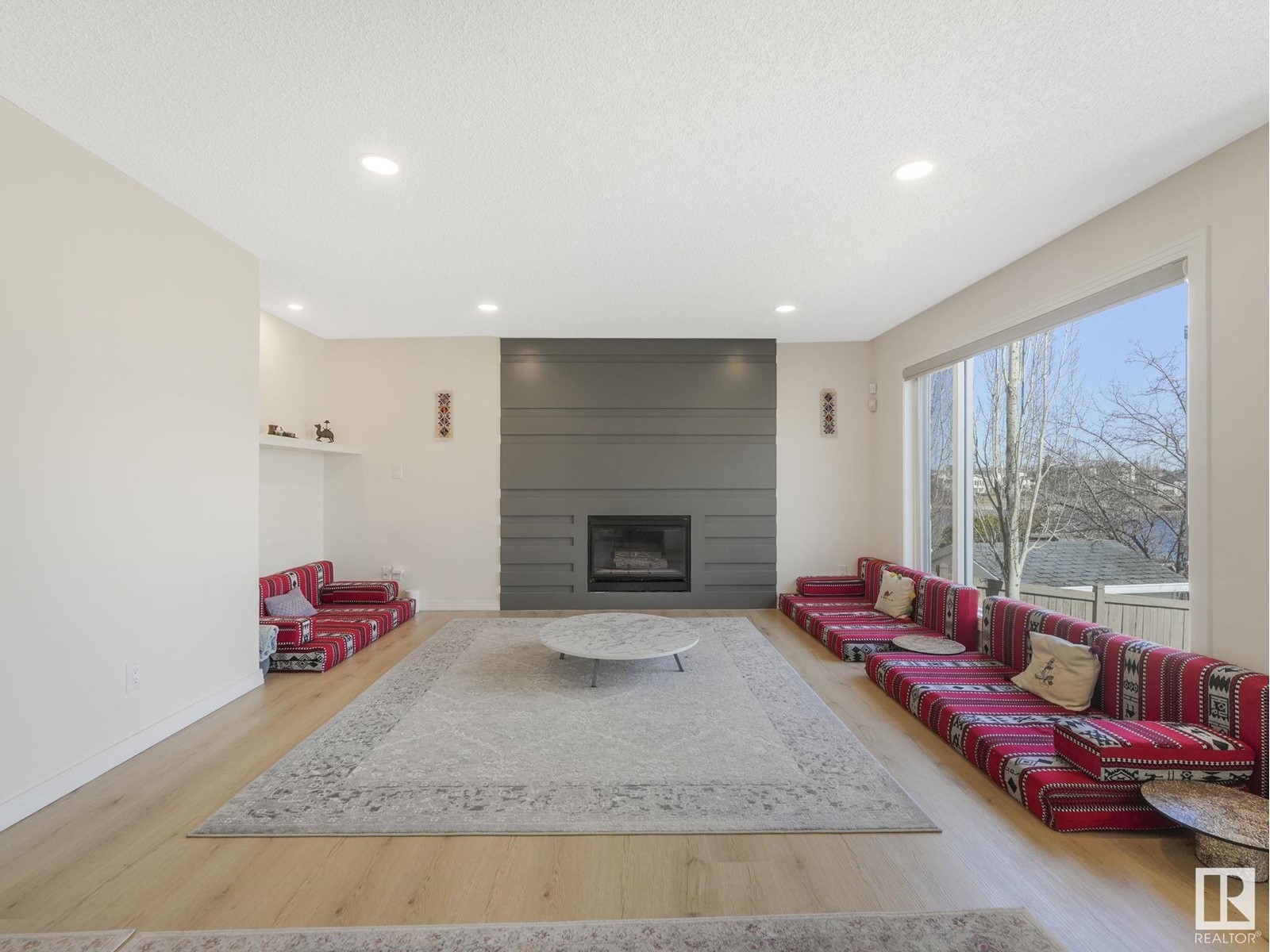 Property at 1107 116 ST NW image 2