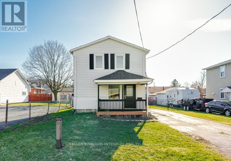 Property at 1004 GRAND AVENUE image 3