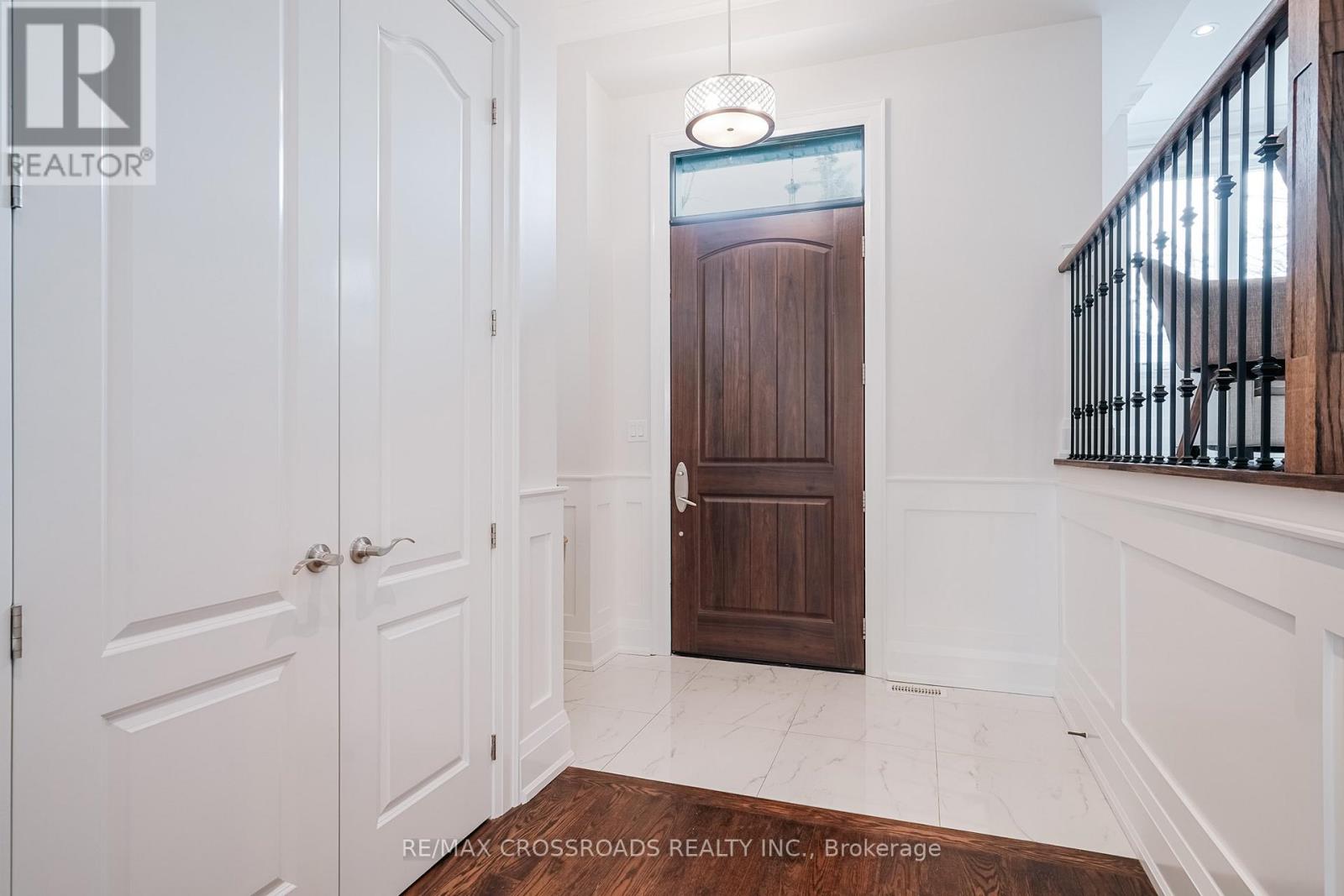 Property at 112 OAKCREST AVENUE image 3