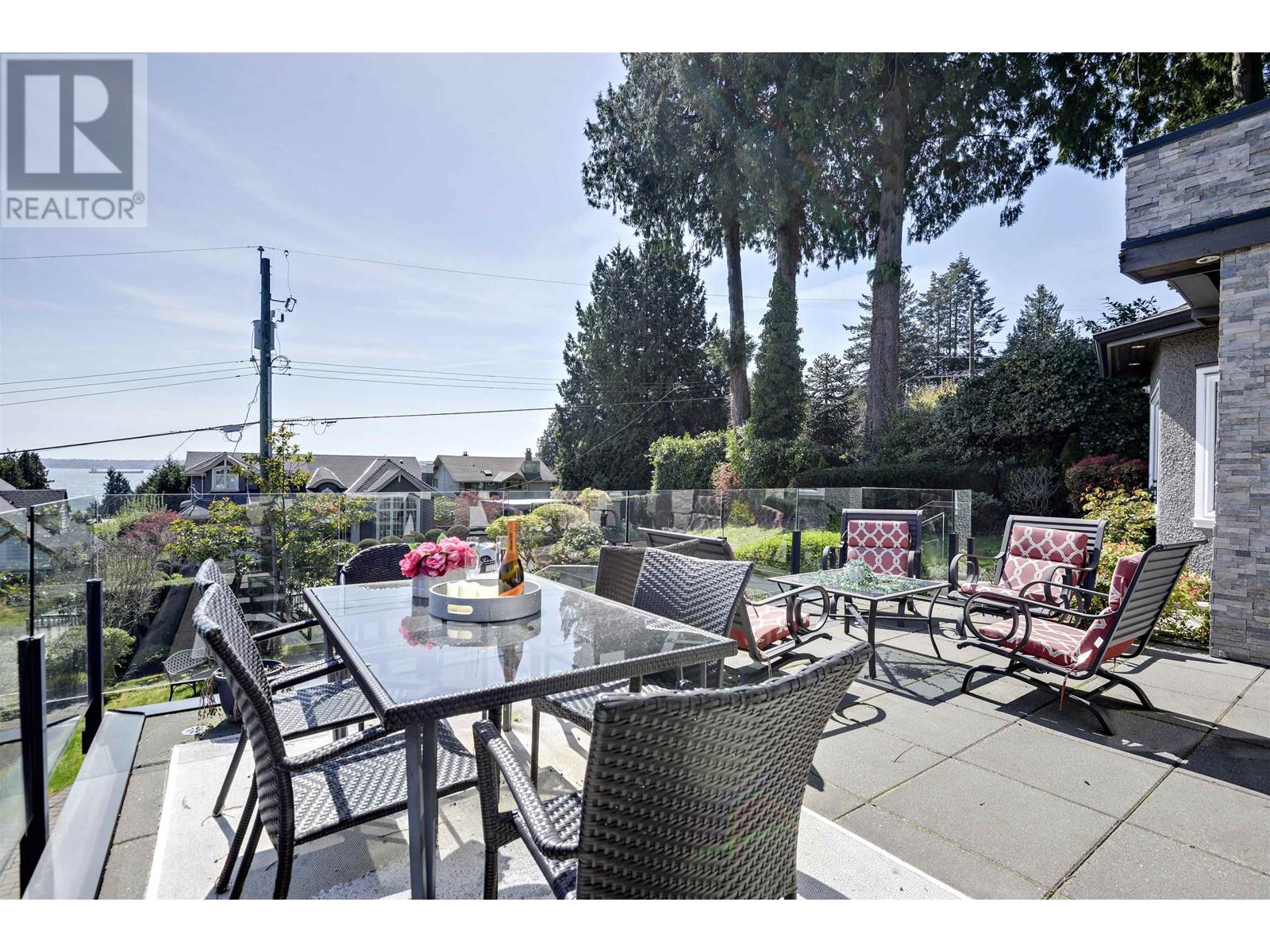 Property at 2567 LAWSON AVENUE image 4