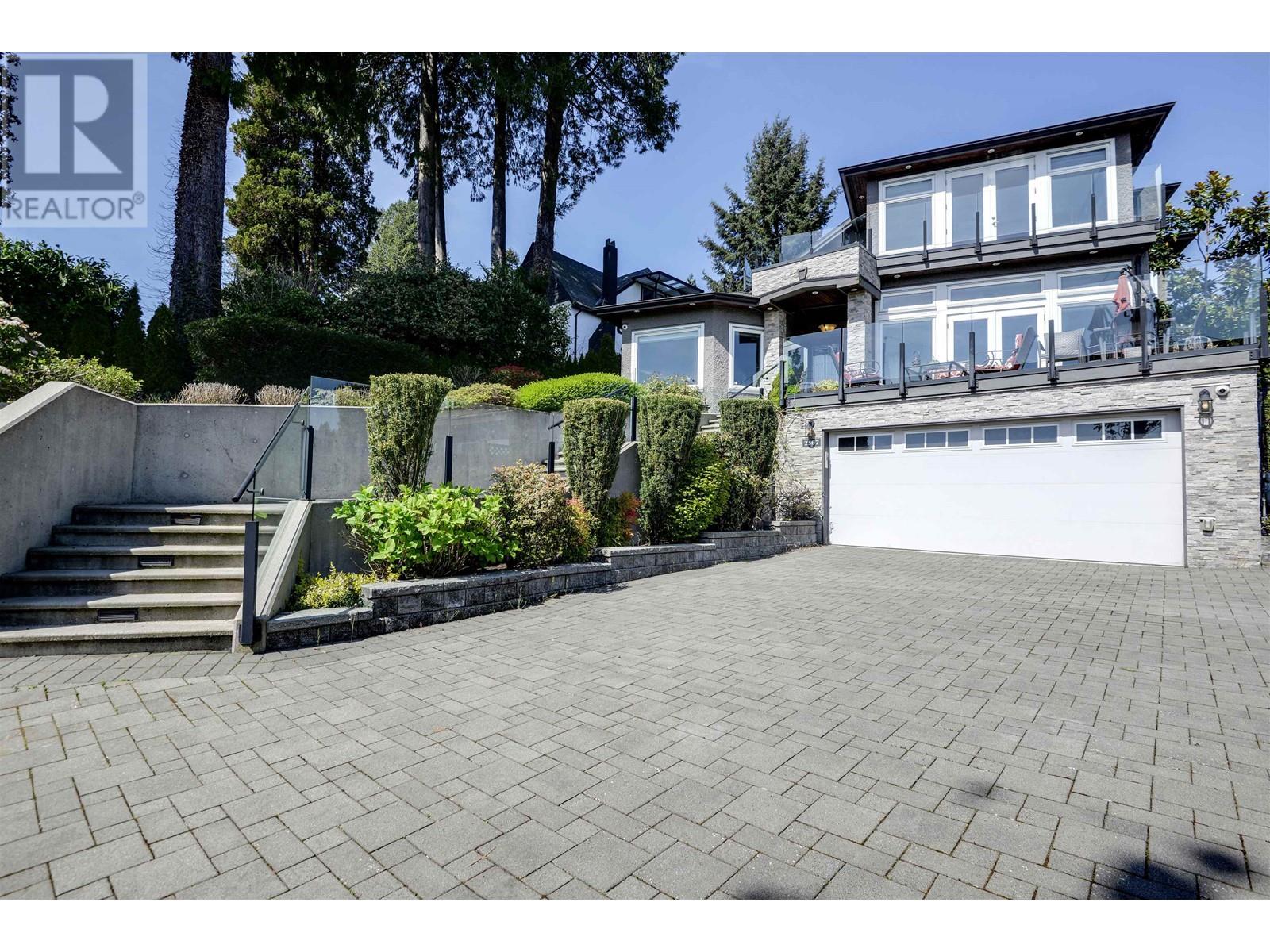 Property at 2567 LAWSON AVENUE image 2