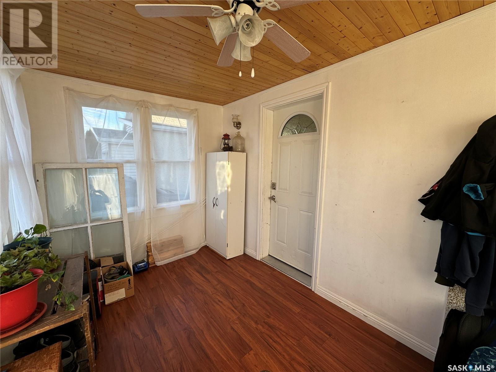 304 4th Avenue E, Biggar, Saskatchewan  S0K 0M0 - Photo 3 - SK985101