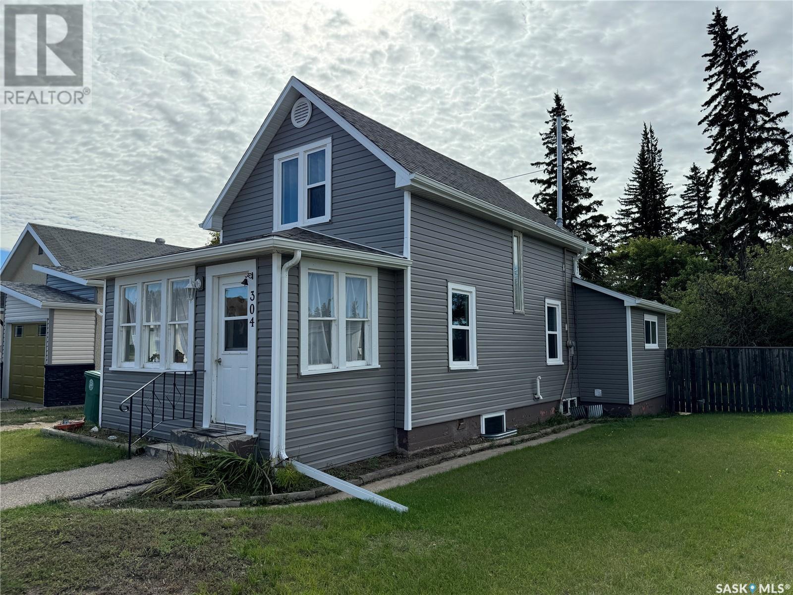 304 4th AVENUE E, Biggar, Saskatchewan