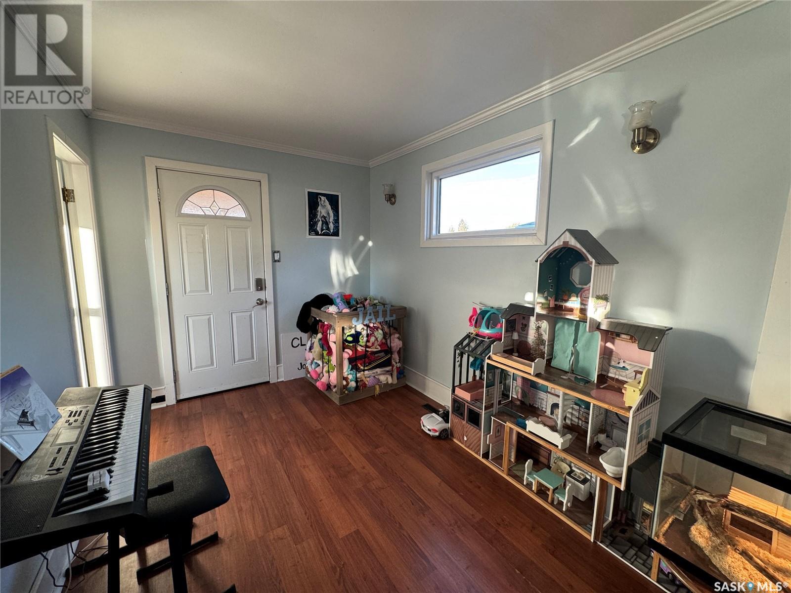 304 4th Avenue E, Biggar, Saskatchewan  S0K 0M0 - Photo 4 - SK985101