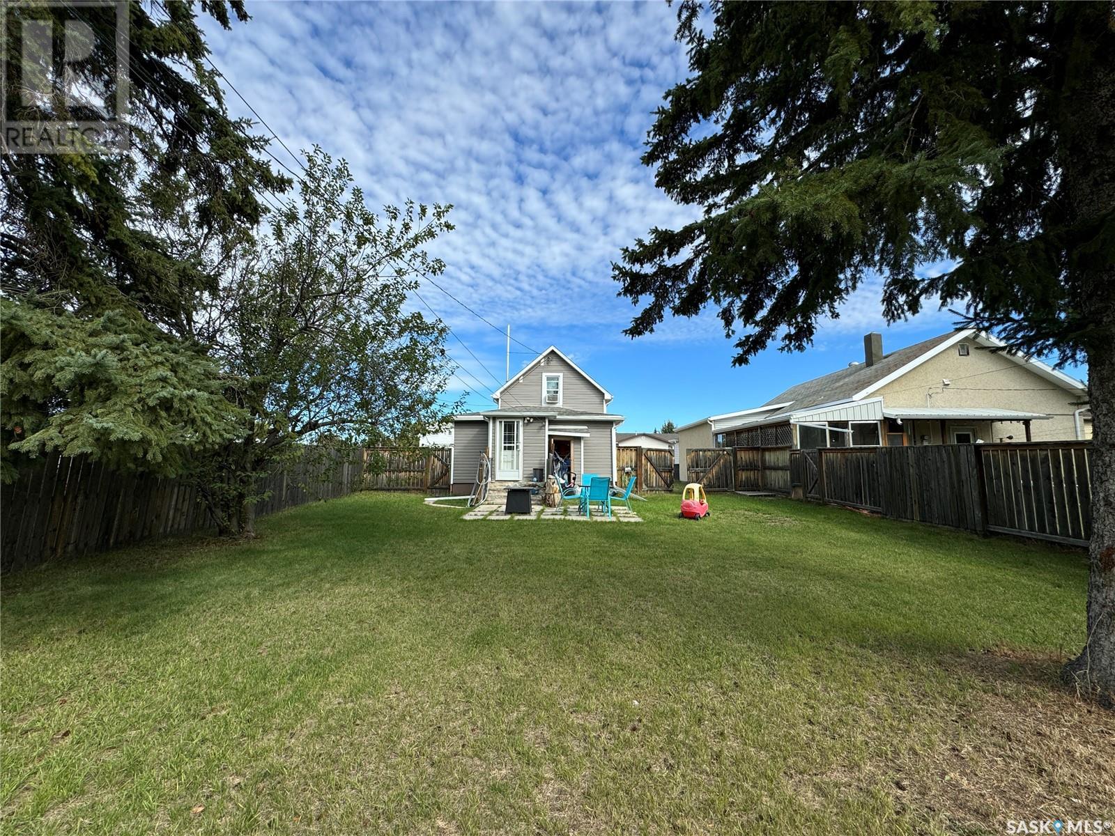 304 4th Avenue E, Biggar, Saskatchewan  S0K 0M0 - Photo 32 - SK985101
