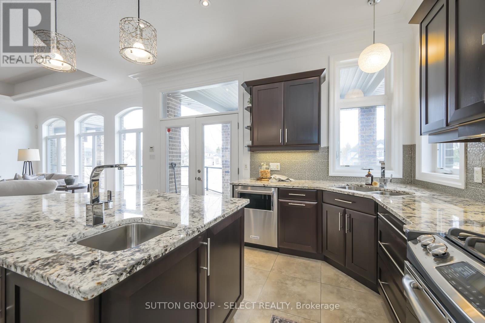 Photo 12 of 44 for 7071 Clayton Walk