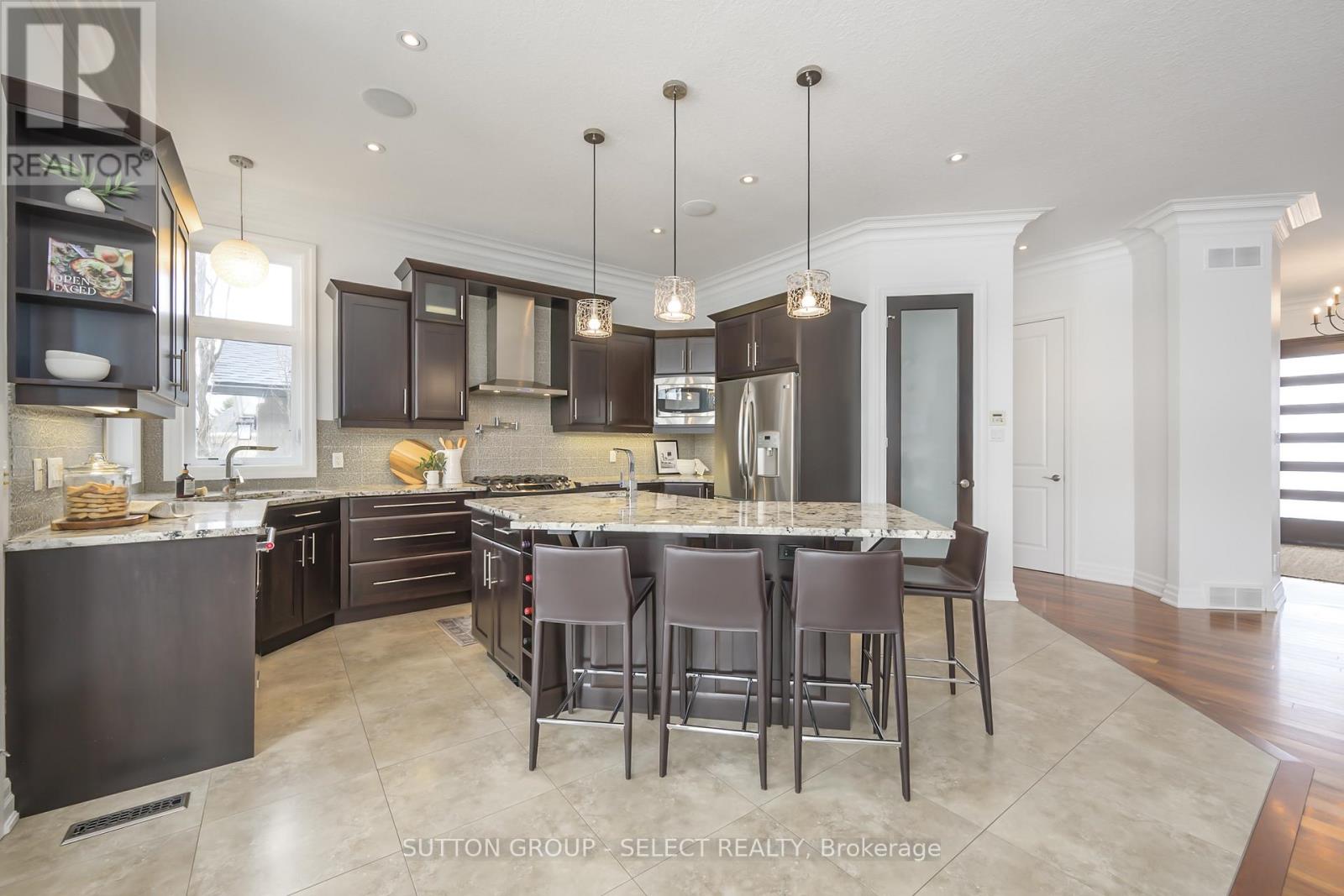 Photo 9 of 44 for 7071 Clayton Walk
