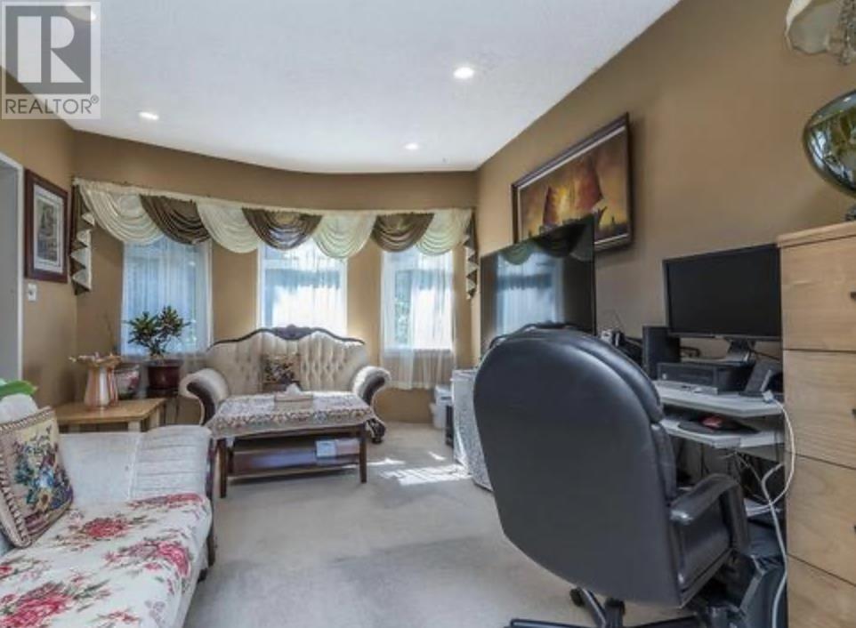 1917 E 22nd Avenue, Vancouver, British Columbia  V5N 2R2 - Photo 2 - R2989726