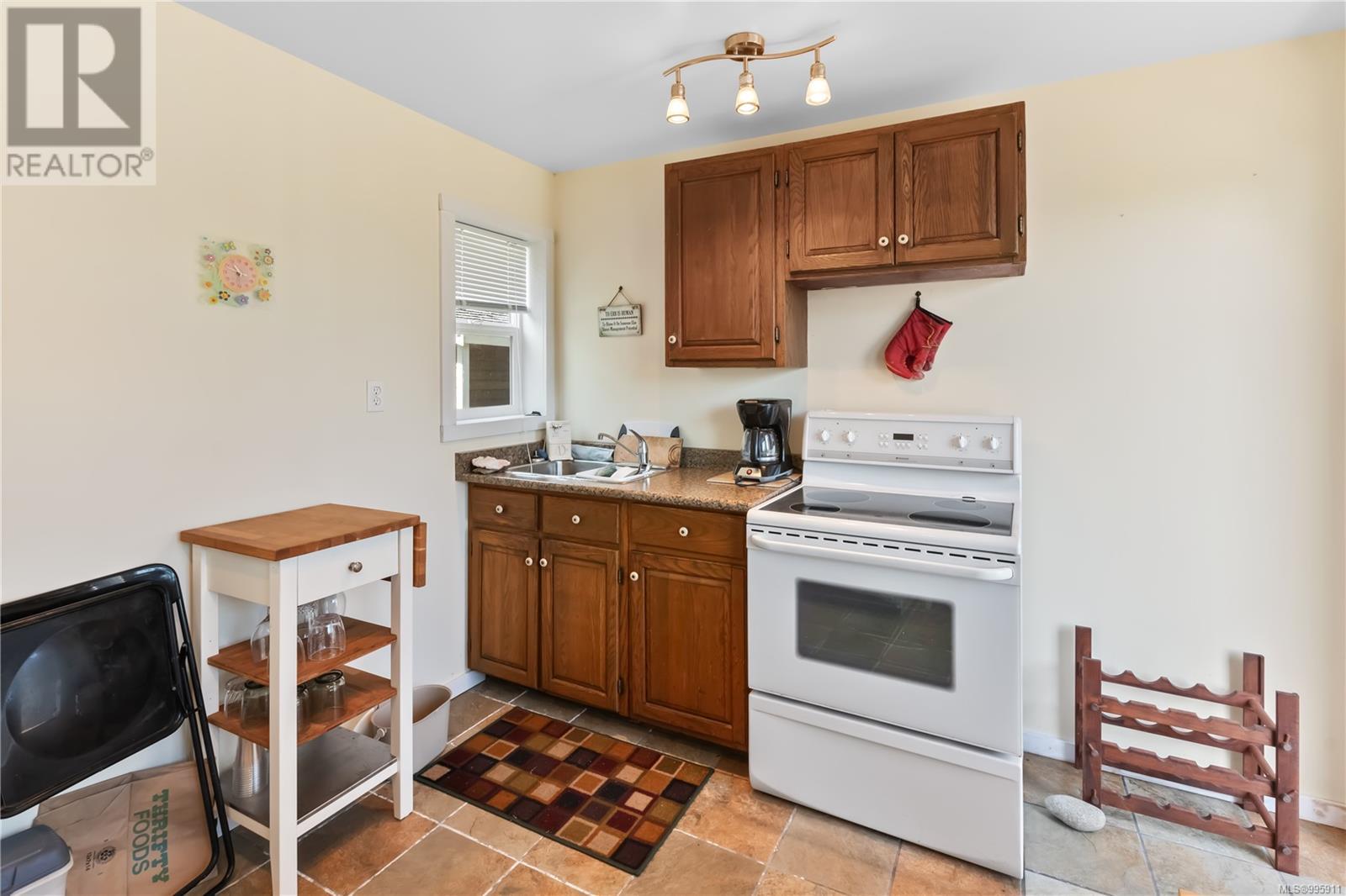 1181 Seventh Ave, Ucluelet, British Columbia  V0R 3A0 - Photo 10 - 995911