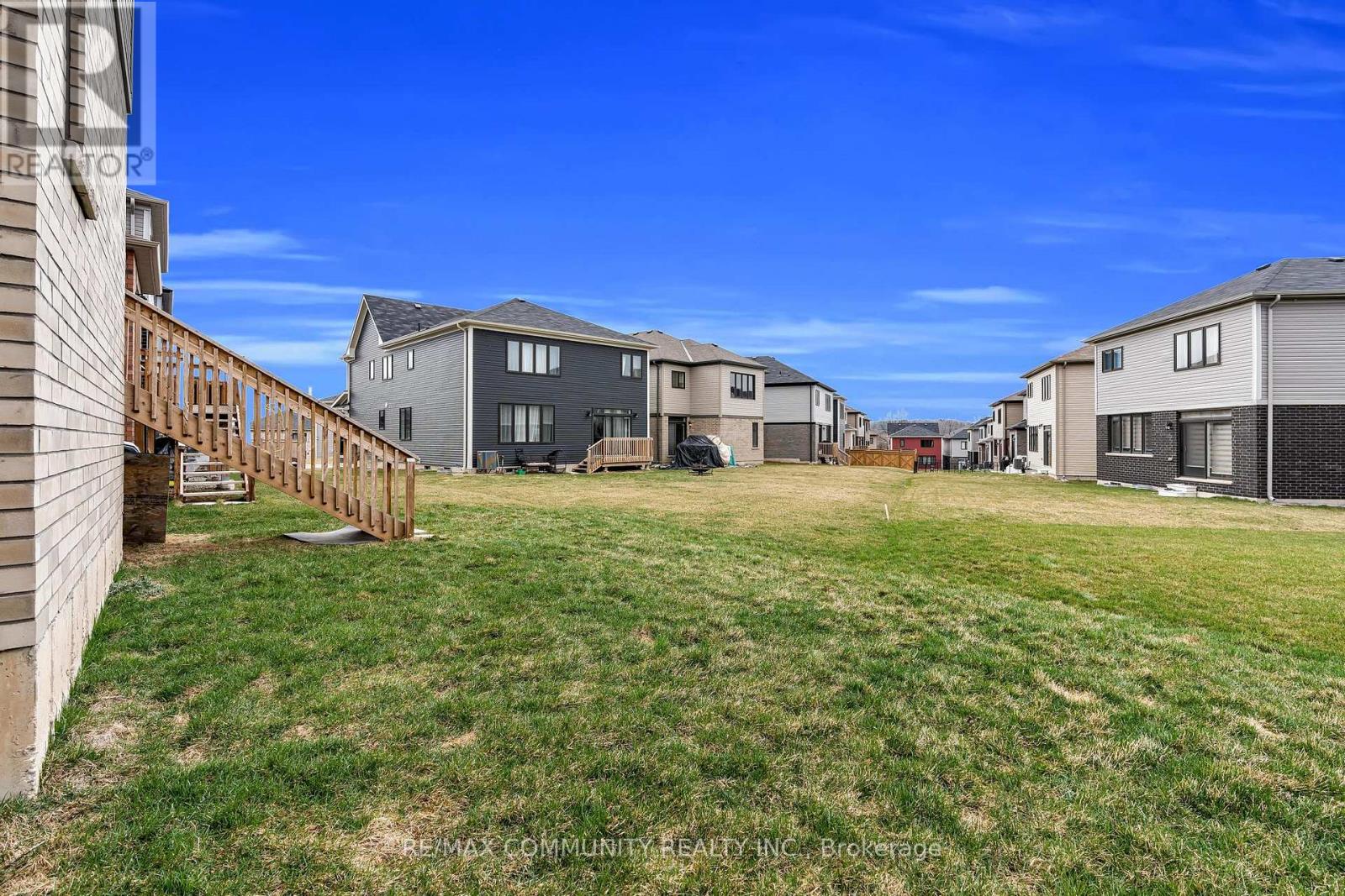 88 Sundin Drive, Haldimand, Ontario  N3W 0H1 - Photo 40 - X12091506
