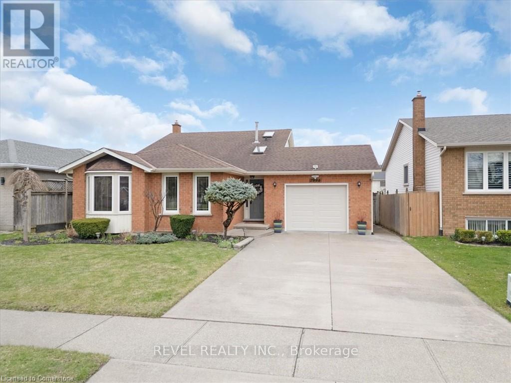 7994 Oakridge Drive, Niagara Falls, Ontario  L2H 2W1 - Photo 1 - X12091521