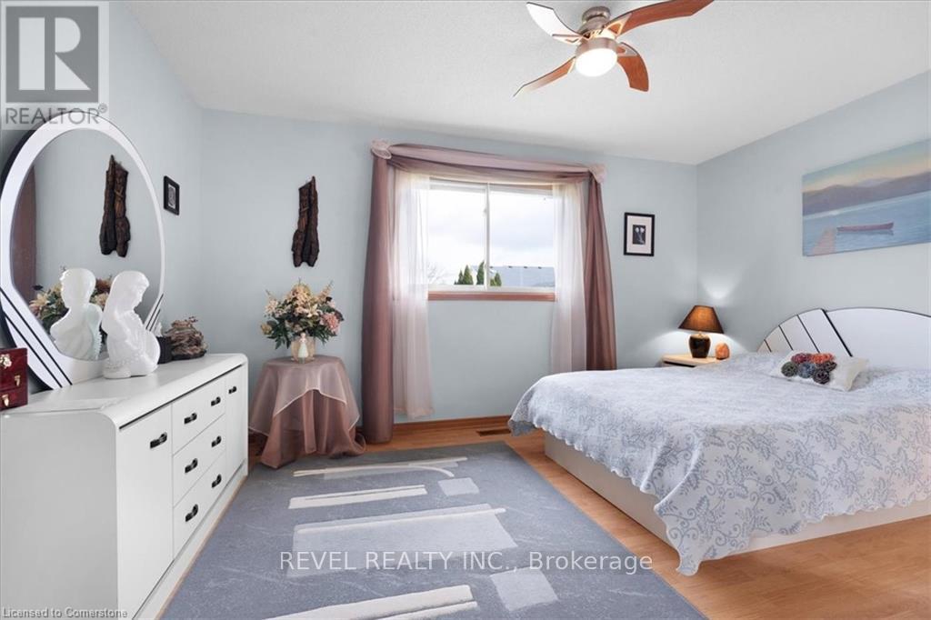 7994 Oakridge Drive, Niagara Falls, Ontario  L2H 2W1 - Photo 17 - X12091521
