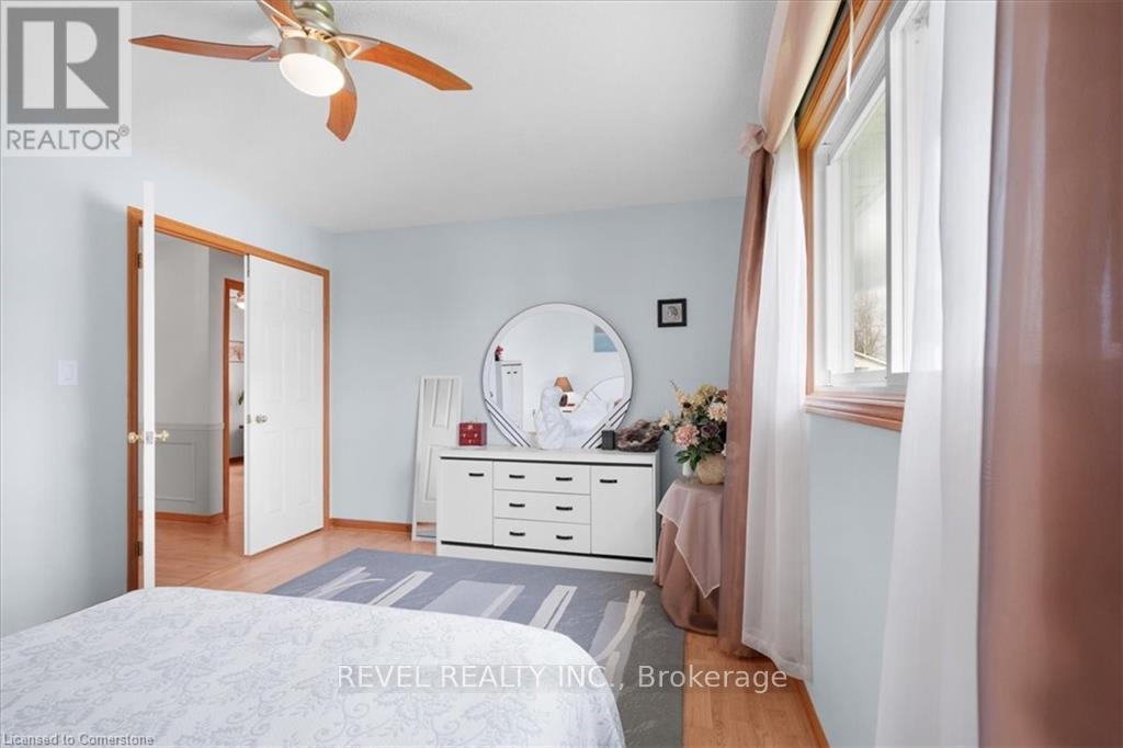 7994 Oakridge Drive, Niagara Falls, Ontario  L2H 2W1 - Photo 19 - X12091521
