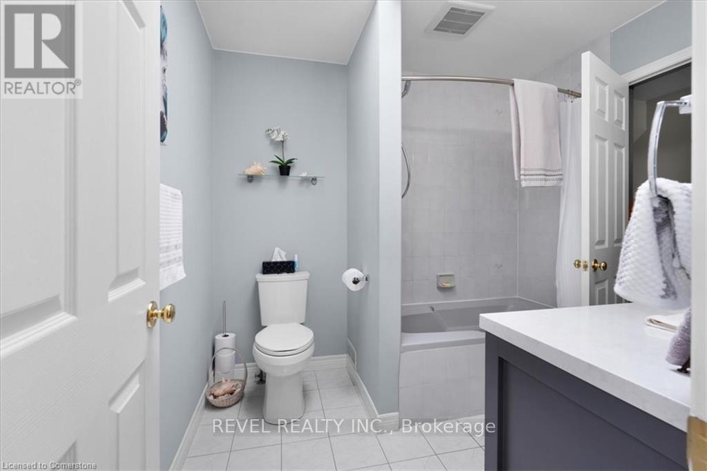 7994 Oakridge Drive, Niagara Falls, Ontario  L2H 2W1 - Photo 21 - X12091521