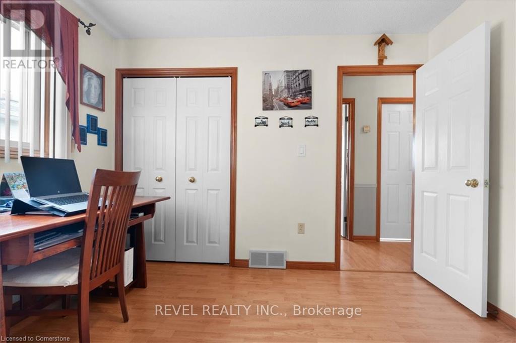 7994 Oakridge Drive, Niagara Falls, Ontario  L2H 2W1 - Photo 26 - X12091521